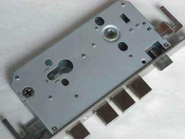 大余24小时上门开锁公司